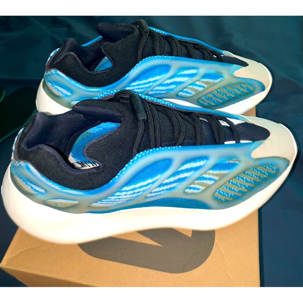 Yeezy 700 V3 Arzareth